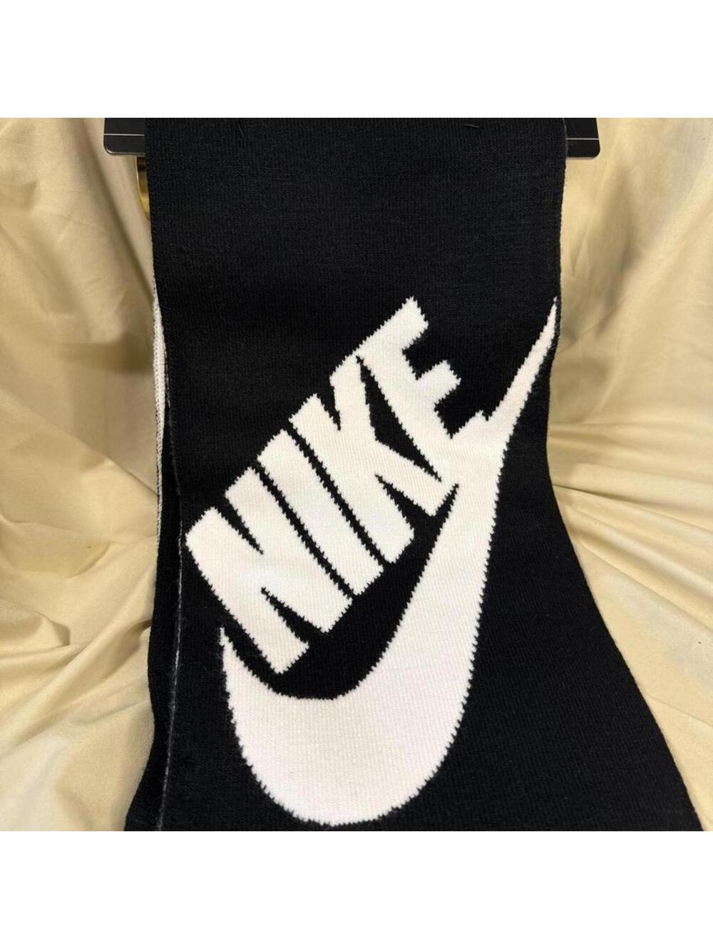 🖤 Brand new with tags Nike black and white logo scarf.
